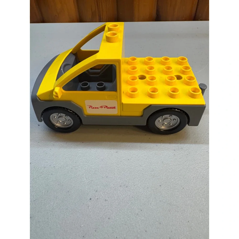 LEGO DUPLO Toy Story 3 Pizza Planet Truck Rescue Set (5658) Complete no box